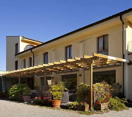 Carignano فندق
